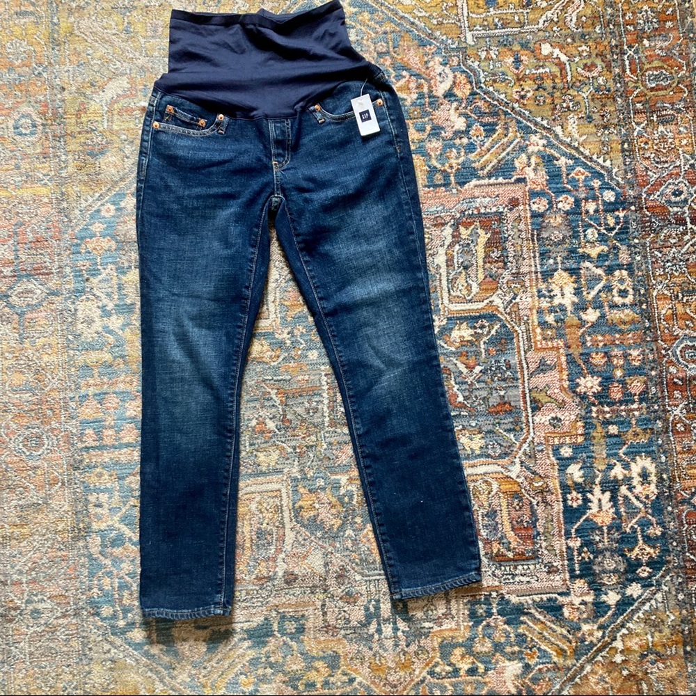NWT Gap Maternity Dark Wash Girlfriend Jeans with Belly Band